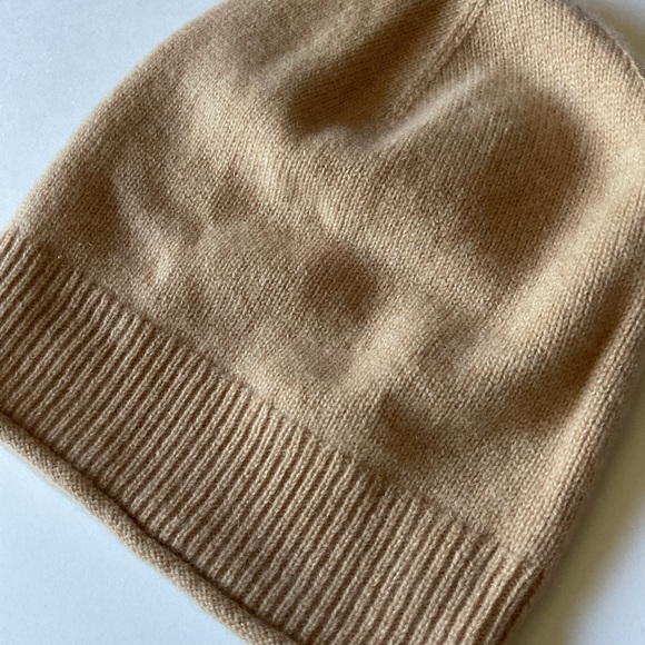 Nordstrom Wool Cashmere Textured Knit Slouchy Beanie Brown One Size NWOT NORDSTROM RACK WOMENS CASHMERE KNIT SLOUCHY BEANIE BEIGE NWOT main image 3